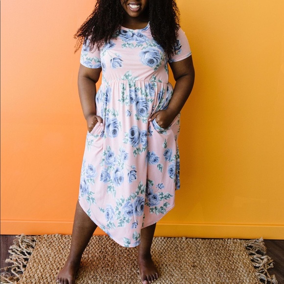 Feminine Floral Dress in Pink - Picture 8 of 11